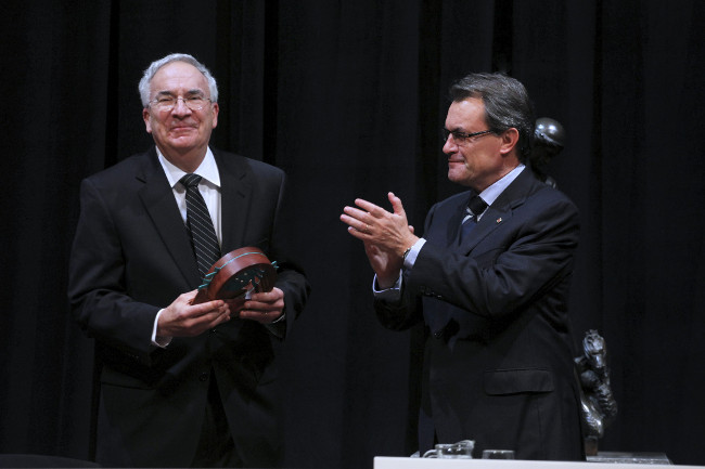 El president Mas entregant el Premi Ramon Margalef 2012 al biòleg Daniel Simberloff © Generalitat de Catalunya