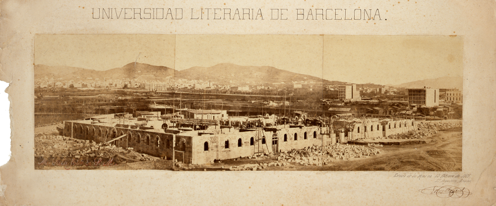 Edifici històric de la Universitat de Barcelona en construcció