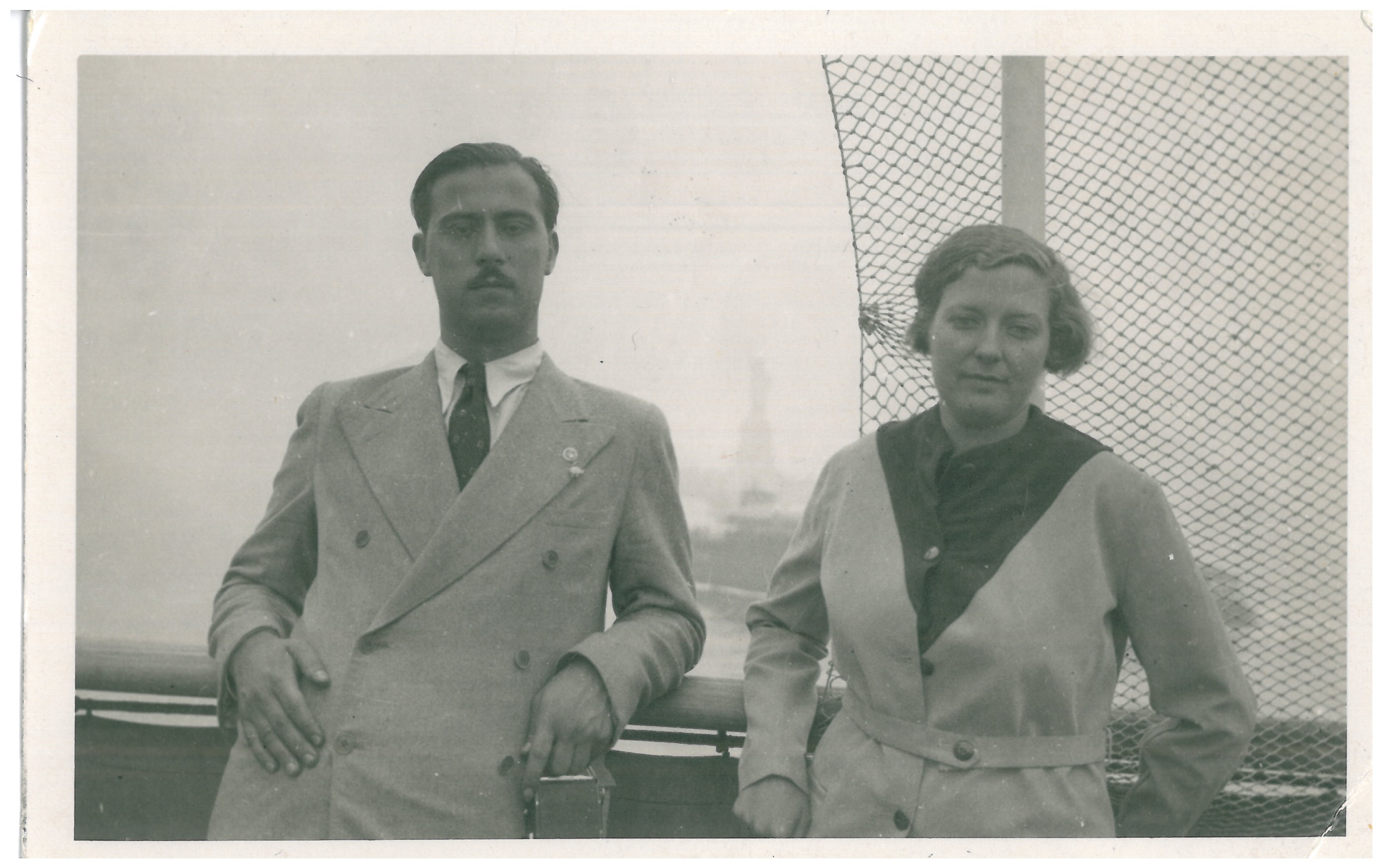 86a. G. Díaz-Plaja and C. Taboada, upon arrival in New York.