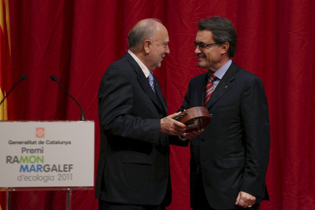 Entrega del Premi Ramon Margalef d'Ecologia 2011 a l'ecòleg xilè Juan Carlos Castilla. © Generalitat de Catalunya