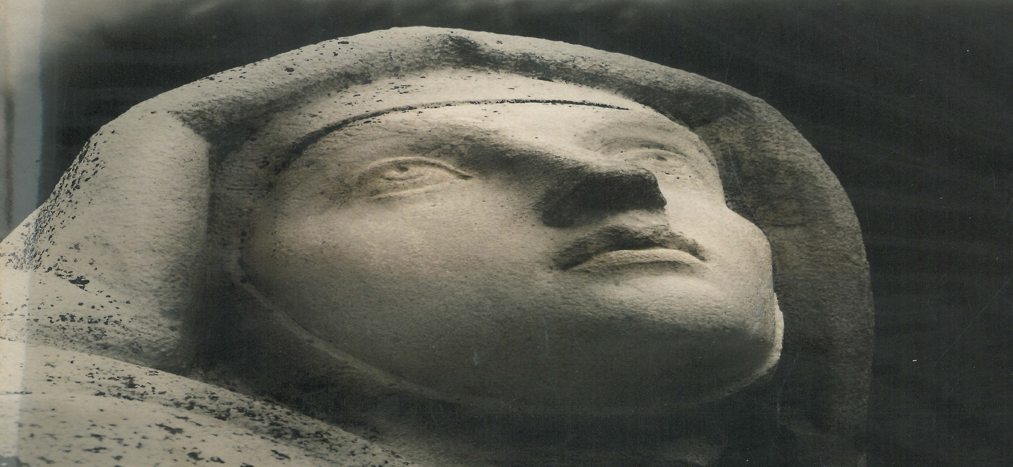 02. Diseño y composición de Germán Delgado. En: Rita BARRIOS (2015). &quot;Teresa de Jesús, 500 años: El Carmelo descalzo foto a foto&quot;. Burgos : Monte Carmelo.