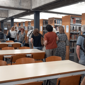 Sessió d'acollida als estudiants de la Universitat de l'Experiència del CRAI Biblioteca d'Economia i Empresa