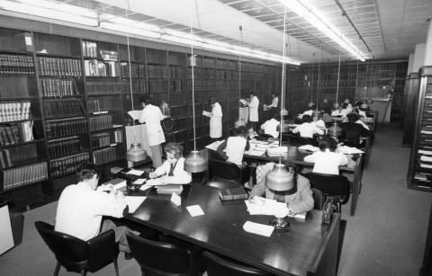 Primera ubicació del Chemical Abstracts a la nova Biblioteca de la Zona Universitària de Pedralbes(1975)