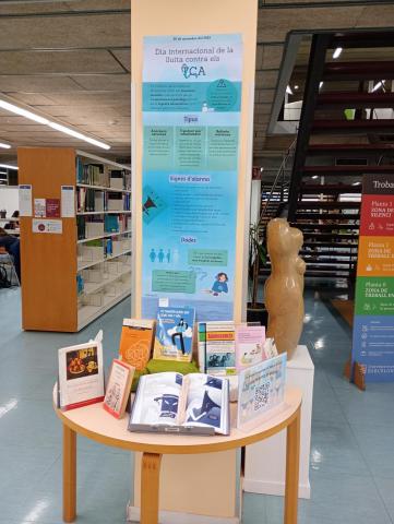 Pòster i expositor del Dia Internacional de la Lluita Contra els Trastorns de la Conducta Alimentària al CRAI Biblioteca del Campus Bellvitge