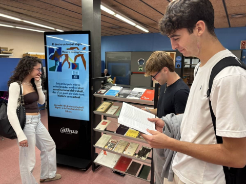 Mostra bibliogràfica sobre el dret a un treball digne al CRAI Biblioteca de Dret