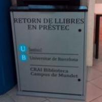 Bústies de retorn de llibres al CRAI Biblioteca del Campus de Mundet