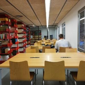 Millores en els equipaments al CRAI Biblioteca de Dret