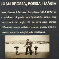 Exposició sobre Joan Brossa al CRAI Biblioteca del Campus de Mundet