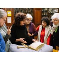 Visita dels descendents de Rudolf Grewe al CRAI Biblioteca de Reserva
