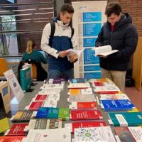 El CRAI Biblioteca de Dret exposa les noves publicacions del professorat de la facultat amb motiu de Sant Jordi