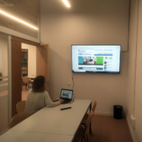 El CRAI Biblioteca de Matemàtiques i Informàtica incorpora televisors a les sales de treball