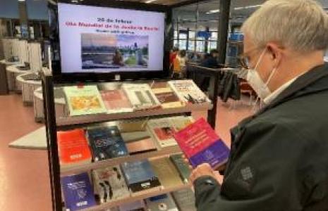 El CRAI Biblioteca de Dret commemora el Dia Mundial de la Justícia Social amb una mostra bibliogràfica