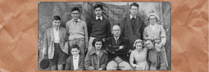Ricardo Carvalho y sus alumnos del colegio Fingoi. [Fotografía] Lugo. Feira de Castroncán?, 1954. Proxecto Don Ricardo de Fingoi <https://bit.ly/3db6TZF>