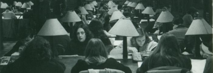 Estudiantes en la Biblioteca de Medicina de la UB. Año 1976